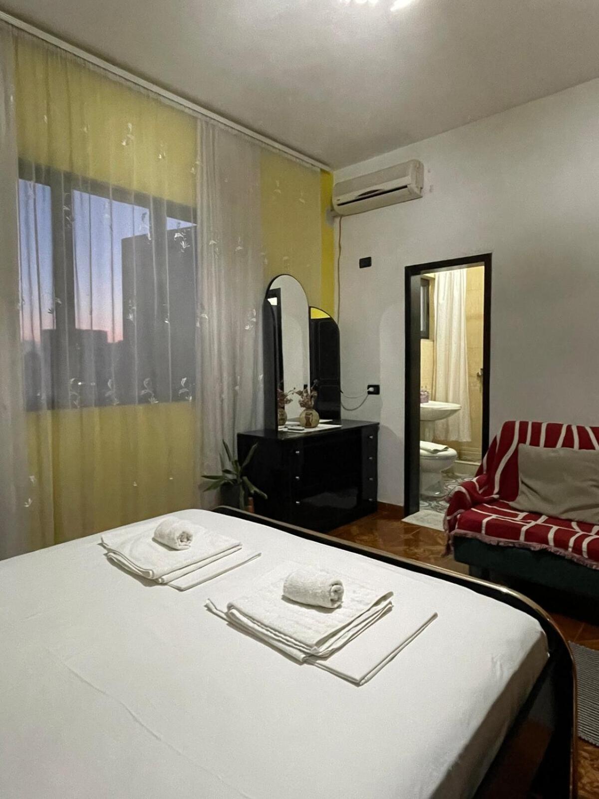 Cozy Big Apartment With Balcony Tirana Extérieur photo